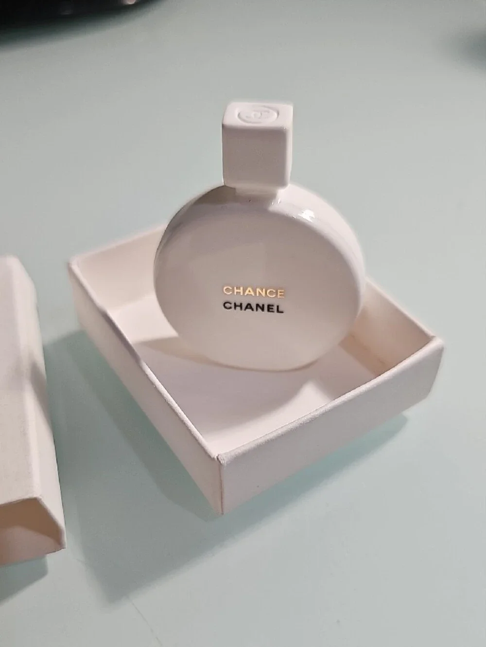 CHANEL Chance Ceramic Fragrance Diffuser Compact in Soft White